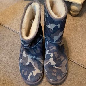 RARE camouflage Ugg’s in navy & grey
